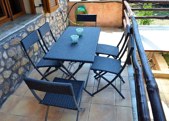 Villa Aristoteliki- *