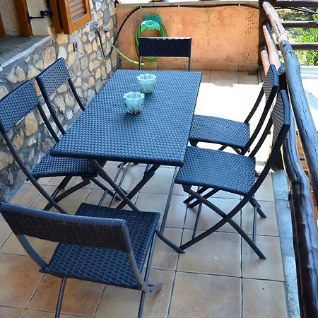Villa Aristoteliki- *
